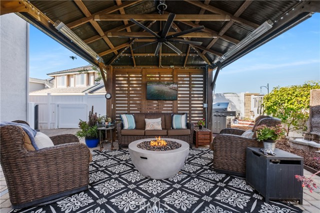 Outdoor room has firepit, TV, commercial heaters and a fan!