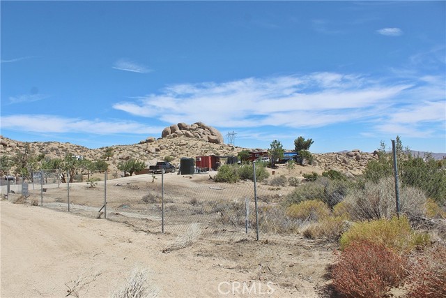 24124 Alps Court, Apple Valley CA: https://media.crmls.org/medias/bf5ebba8-db0a-4332-81a6-9e2d2208fb77.jpg