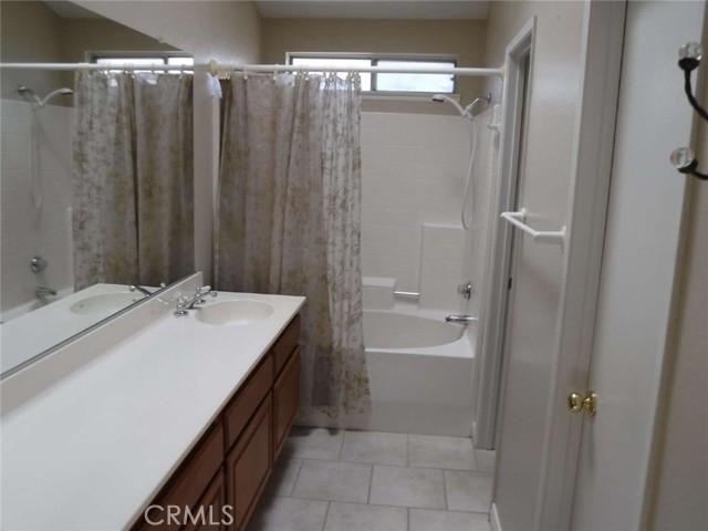 Detail Gallery Image 5 of 7 For 37437 Conifer Dr, Palmdale,  CA 93550 - 3 Beds | 2 Baths