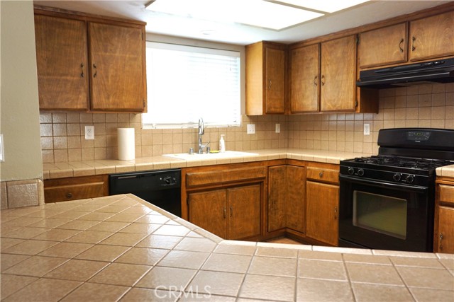 Detail Gallery Image 12 of 32 For 13510 Hidden Valley Rd, Victorville,  CA 92395 - 3 Beds | 3 Baths