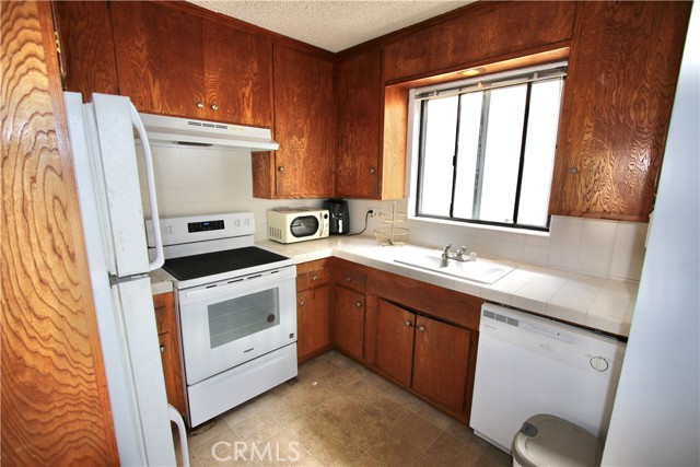 224 Pomona Avenue, Long Beach CA: https://media.crmls.org/medias/bf6077ac-b22a-4ccc-92f1-61db26c9f4f5.jpg