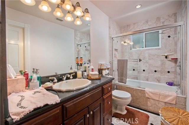 Detail Gallery Image 32 of 37 For 12413 Westminster Ave, Los Angeles,  CA 90066 - 6 Beds | 5 Baths