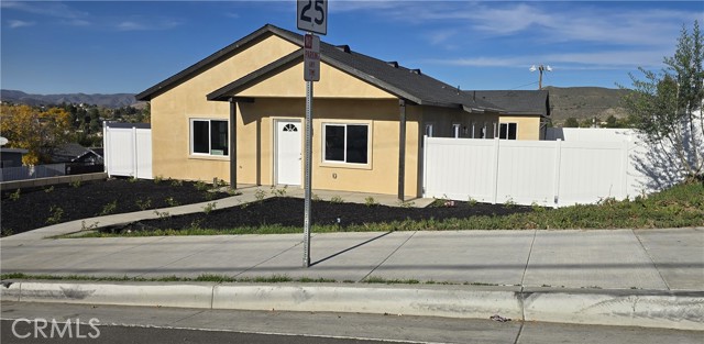 237 E Prospect Street, Lake Elsinore CA: https://media.crmls.org/medias/bf610e5f-40e2-4e2e-a641-921ab30db26d.jpg