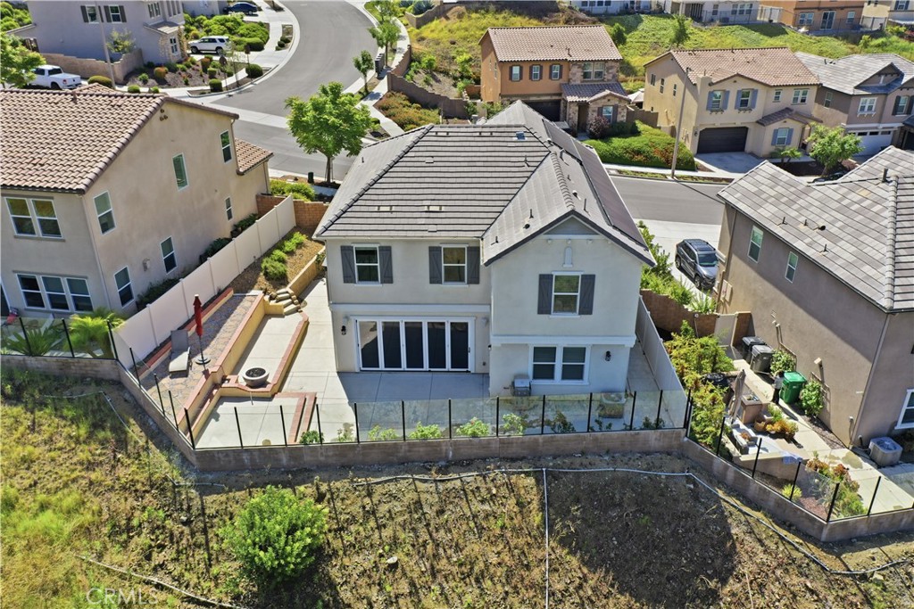 https://media.crmls.org/medias/bf618827-c874-4564-9cb3-6c02305c8d08.jpg?preset=X-Large