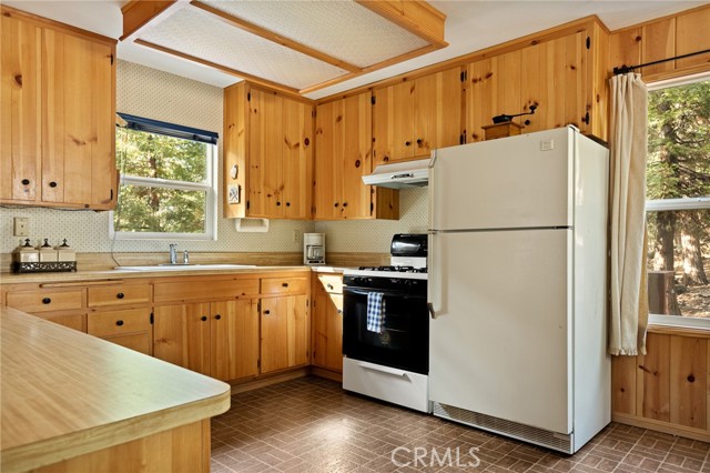 Detail Gallery Image 7 of 34 For 954 Crest Estates, Lake Arrowhead,  CA 92352 - 3 Beds | 2 Baths