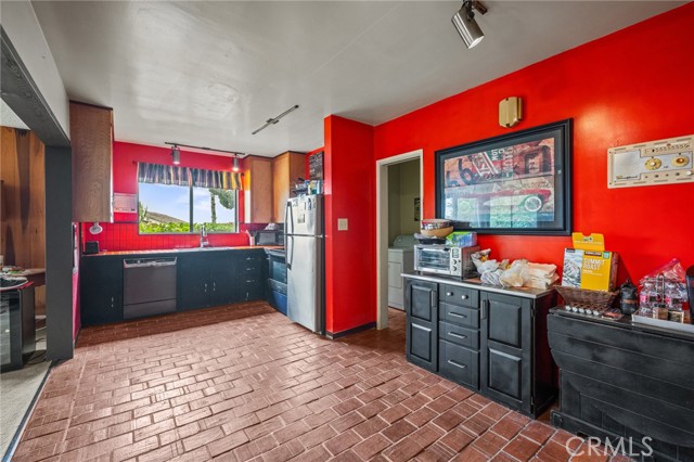 2795 Temple Hills Drive, Laguna Beach CA: https://media.crmls.org/medias/bf622754-1708-4583-8255-4c647a3ccc09.jpg