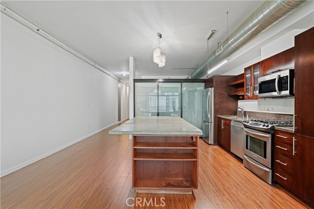 1111 S Grand Avenue, Los Angeles CA: https://media.crmls.org/medias/bf63098a-bbc9-45ea-9d30-0b5222437a82.jpg