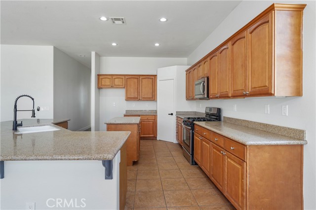 Detail Gallery Image 14 of 41 For 11559 Emmy Ct, Adelanto,  CA 92301 - 4 Beds | 2 Baths