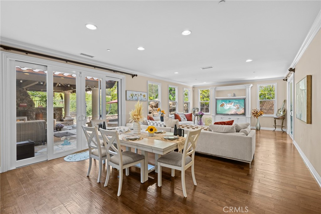 MLS #OC25183394 img 10