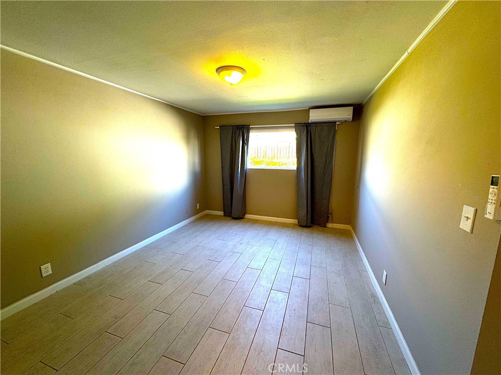 https://media.crmls.org/medias/bf65f453-ae78-4744-9ab5-7dd2811e3f94.jpg?preset=X-Large