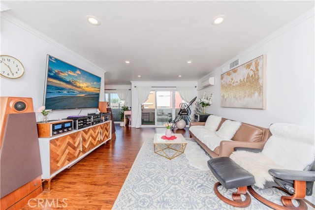 Detail Gallery Image 1 of 32 For 358 S Gramercy Pl #201,  Los Angeles,  CA 90020 - 2 Beds | 2 Baths