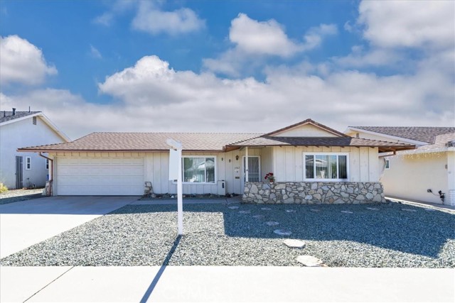 1561 Sandlewood Drive, Hemet CA: https://media.crmls.org/medias/bf669795-42d6-406a-96f1-2e923aa89f07.jpg