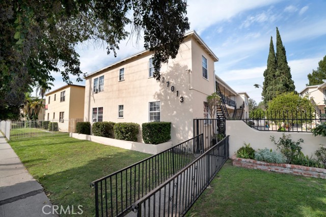 Detail Gallery Image 3 of 13 For 17007 17013 Vanowen, Van Nuys,  CA 91406 - – Beds | – Baths