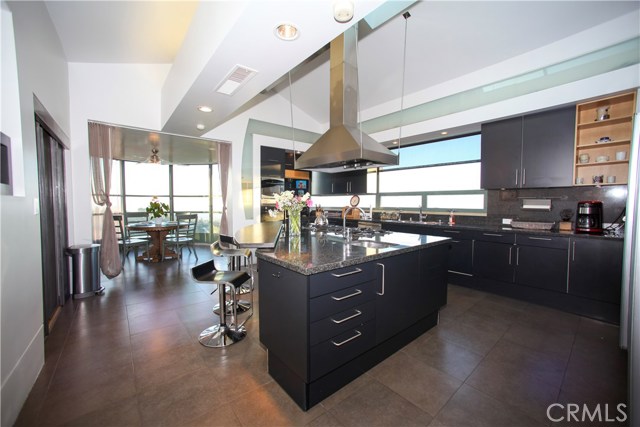 Detail Gallery Image 12 of 53 For 3807 Crest Rd, Rancho Palos Verdes,  CA 90275 - 5 Beds | 6/1 Baths