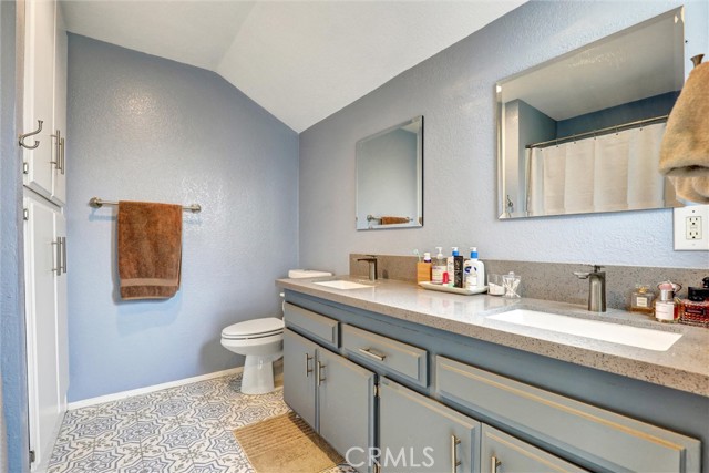533 Walnut Avenue, Long Beach CA: https://media.crmls.org/medias/bf67a2eb-3f4a-4fc7-be33-f83fd7b99630.jpg