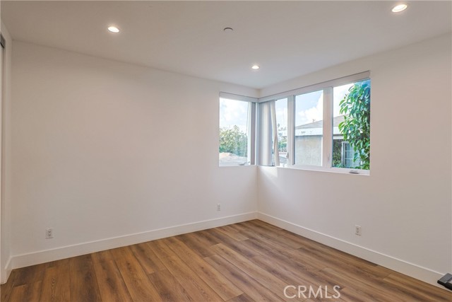 Detail Gallery Image 13 of 22 For 1704 S Redondo Bld, Los Angeles,  CA 90019 - 4 Beds | 4 Baths