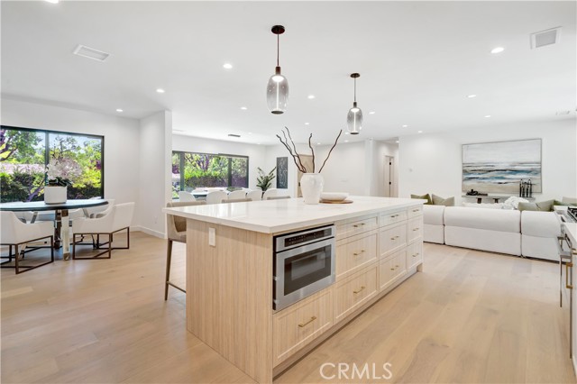 Detail Gallery Image 9 of 28 For 4830 Hasekian Dr, Tarzana,  CA 91356 - 4 Beds | 4/1 Baths