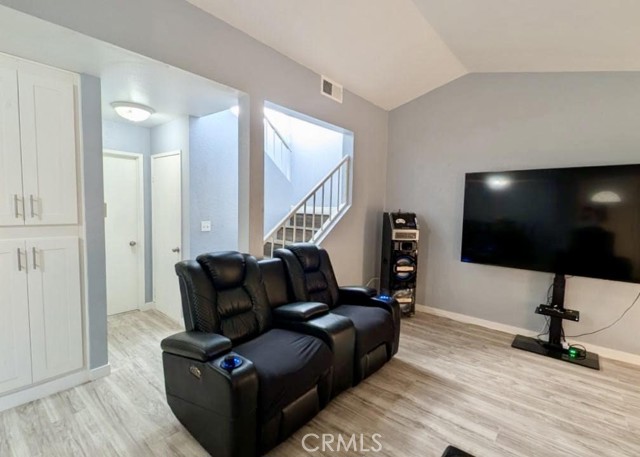 Detail Gallery Image 5 of 26 For 1725 W 3rd St #1,  Santa Ana,  CA 92703 - 3 Beds | 1/1 Baths