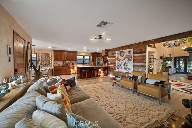 Detail Gallery Image 4 of 29 For 5526 Fulton Ave, Sherman Oaks,  CA 91401 - 4 Beds | 3 Baths