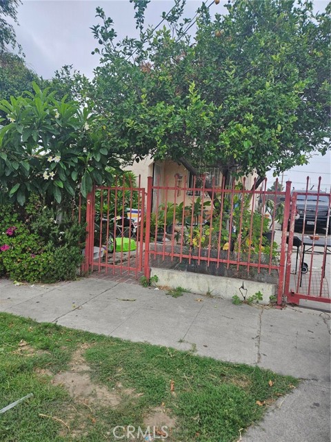 1689 E 109Th St, Los Angeles, CA 90059