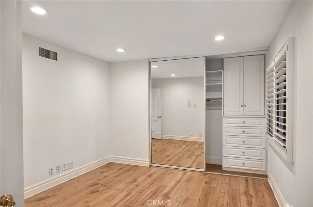 https://media.crmls.org/medias/bf693d63-6784-4061-bc00-47c85de48ea5.jpg?preset=X-Large