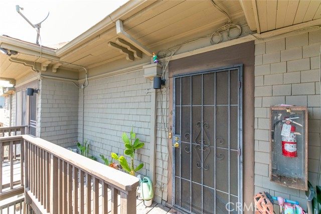 325 S Los Robles Avenue, Pasadena CA: https://media.crmls.org/medias/bf6a1156-efb8-4bbf-9a15-3c5d9ce39093.jpg