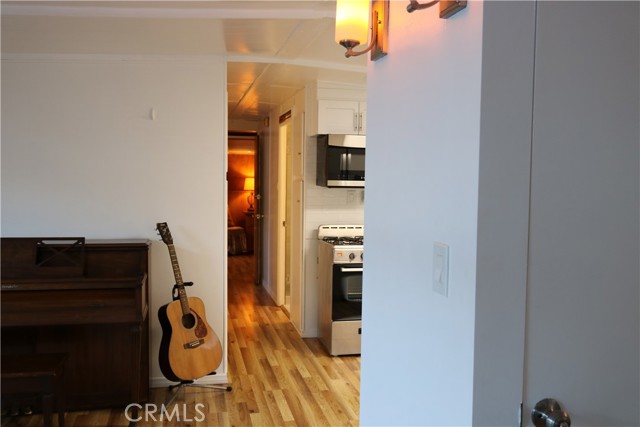 Detail Gallery Image 17 of 20 For 10711 Sherman Grove #36,  Sunland,  CA 91040 - 2 Beds | 1/1 Baths