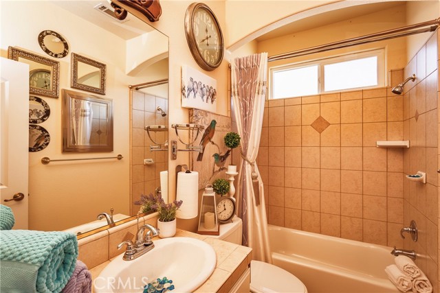 Detail Gallery Image 33 of 60 For 2002 Cilantro Dr, Redding,  CA 96003 - 4 Beds | 3 Baths