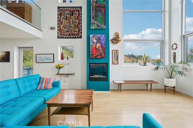 Detail Gallery Image 6 of 45 For 3640 Roseview Ave, Los Angeles,  CA 90065 - 3 Beds | 3 Baths