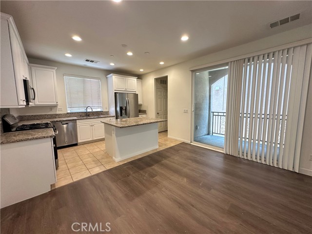 712 Ash Lane, Pomona CA: https://media.crmls.org/medias/bf6e140c-7960-42c0-9d24-4eb49b75ea3e.jpg