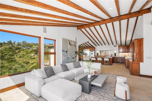 2516 Temple Hills Drive, Laguna Beach CA: https://media.crmls.org/medias/bf6e47ee-48f8-4485-ad41-a5997e7bac7d.jpg