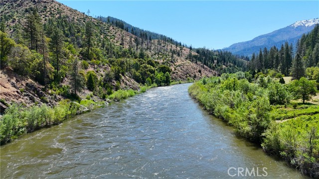 38703 State Highway 96, Klamath River CA: https://media.crmls.org/medias/bf6e9b2c-7c58-4ddf-bf9e-b9f439458c42.jpg