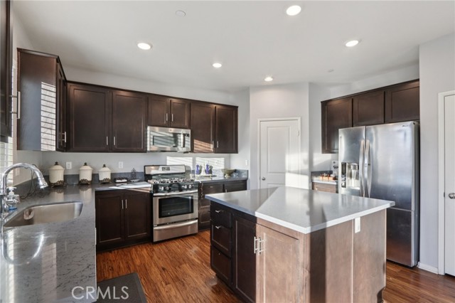 Detail Gallery Image 12 of 46 For 12960 Leawood St, Victorville,  CA 92392 - 4 Beds | 3 Baths