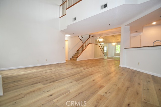2555 Plaza Del Amo, Torrance CA: https://media.crmls.org/medias/bf7089b5-0217-4531-8581-372a71399070.jpg