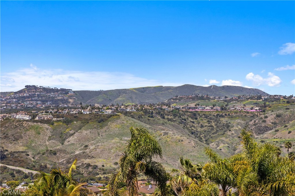 https://media.crmls.org/medias/bf708df0-45e1-427e-9e8e-00205fb19705.jpg?preset=X-Large