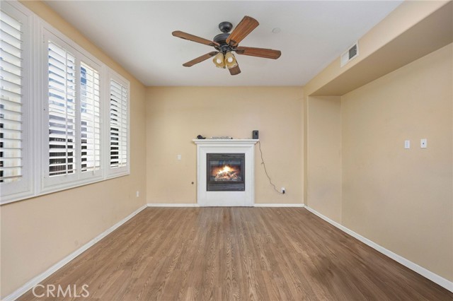 Detail Gallery Image 4 of 15 For 26335 Iris Ave #D,  Moreno Valley,  CA 92555 - 3 Beds | 2 Baths