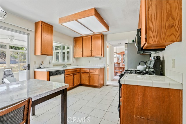1426 Crestview Drive, Oceanside CA: https://media.crmls.org/medias/bf7199b9-39f2-4893-b251-a48f91c2ff98.jpg