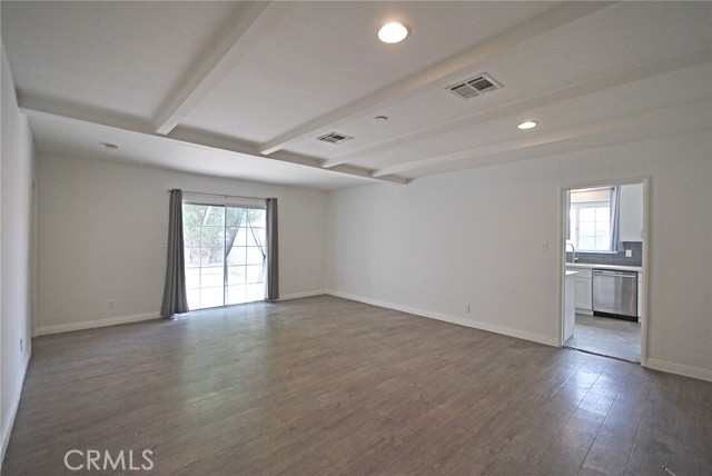 10622 Zelzah Avenue, Granada Hills CA: https://media.crmls.org/medias/bf719dfb-311e-4714-ae25-8e611bab39bd.jpg