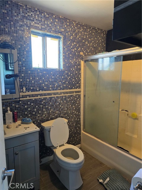 Detail Gallery Image 4 of 4 For 9140 Rosehedge Dr, Pico Rivera,  CA 90660 - 4 Beds | 2 Baths