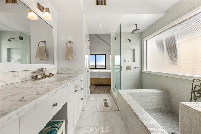 Detail Gallery Image 29 of 45 For 235 Canal St, Newport Beach,  CA 92663 - 4 Beds | 3/1 Baths