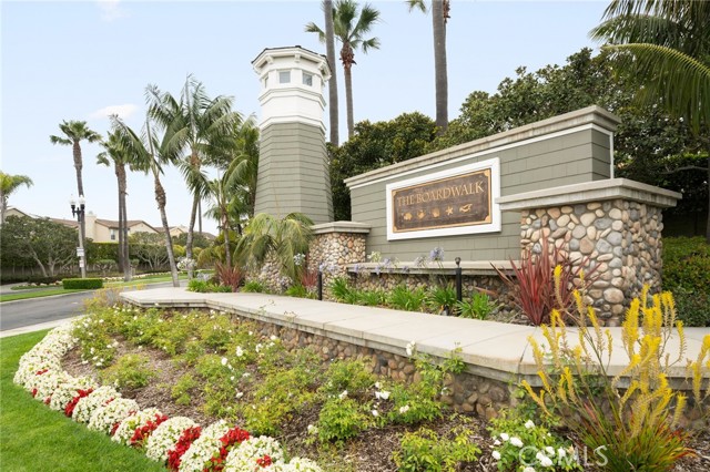 6281 Pacific Pointe Drive, Huntington Beach CA: https://media.crmls.org/medias/bf7353f4-e0c5-442d-a076-91f7c45f9c52.jpg
