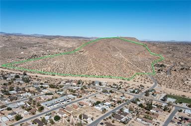 1 Avalon Avenue, Yucca Valley CA: https://media.crmls.org/medias/bf737217-42cf-47cd-9eaf-c80140afe537.jpg