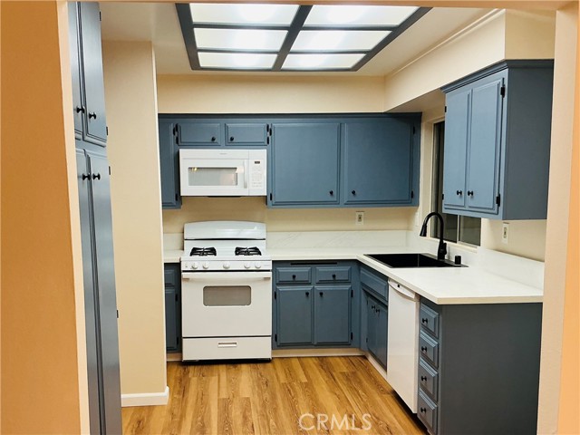 Detail Gallery Image 2 of 14 For 1126 Lucerne, Hemet,  CA 92543 - 2 Beds | 2 Baths