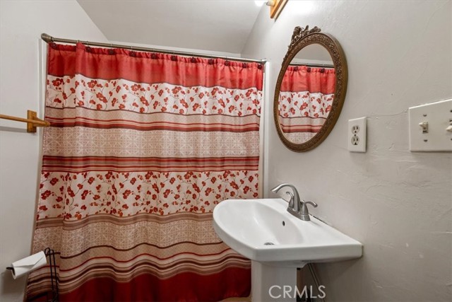 7100 Navajoa Avenue, Atascadero CA: https://media.crmls.org/medias/bf73bcc8-d975-4149-a413-b746cfc40881.jpg