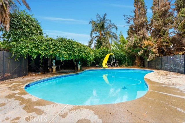 Detail Gallery Image 33 of 42 For 2404 Prestwick Ct, Bakersfield,  CA 93309 - 3 Beds | 2 Baths