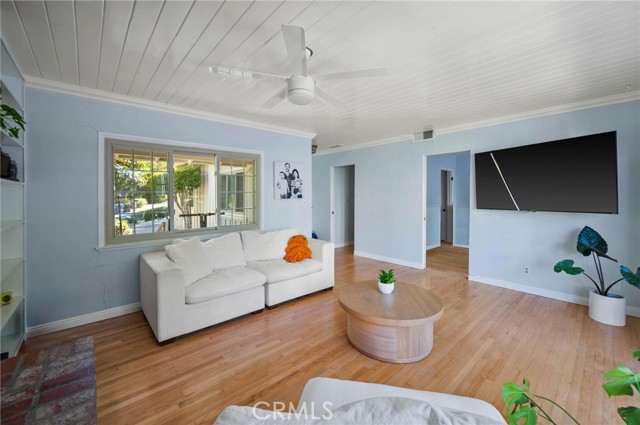 20955 De Mina Street, Woodland Hills CA: https://media.crmls.org/medias/bf761c8c-7809-4d75-a0e3-4e33c27ef575.jpg