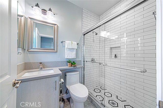 Detail Gallery Image 10 of 21 For 1226 Meadowbrook, Los Angeles,  CA 90019 - 6 Beds | 6 Baths