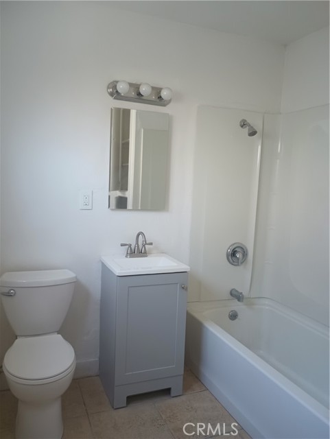 Detail Gallery Image 6 of 9 For 687 Karesh Ave #3,  Pomona,  CA 91767 - 2 Beds | 1 Baths