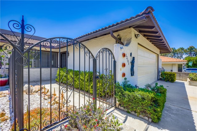 32146 Paseo Sanchez, San Juan Capistrano CA: https://media.crmls.org/medias/bf764854-a6d4-4d1d-8cbb-bf95d682ac26.jpg