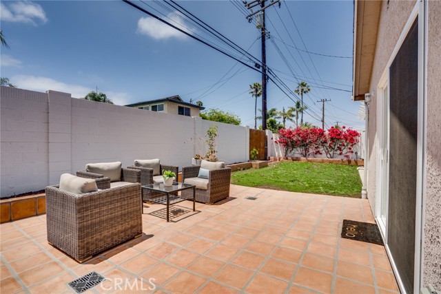 5272 Caliente Drive, Huntington Beach CA: https://media.crmls.org/medias/bf7655d7-ea3a-4897-b84d-0b6cf6598de6.jpg